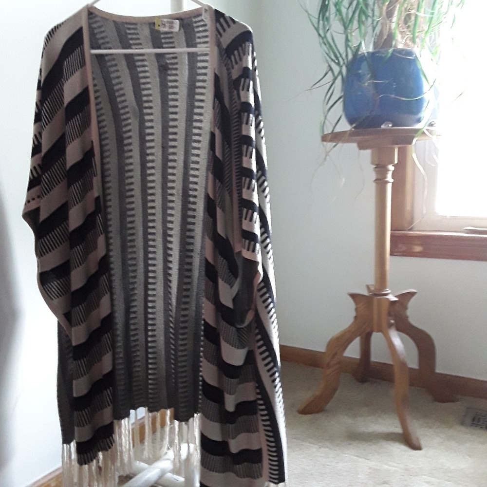 Aztec Pattern Shawl - image 1